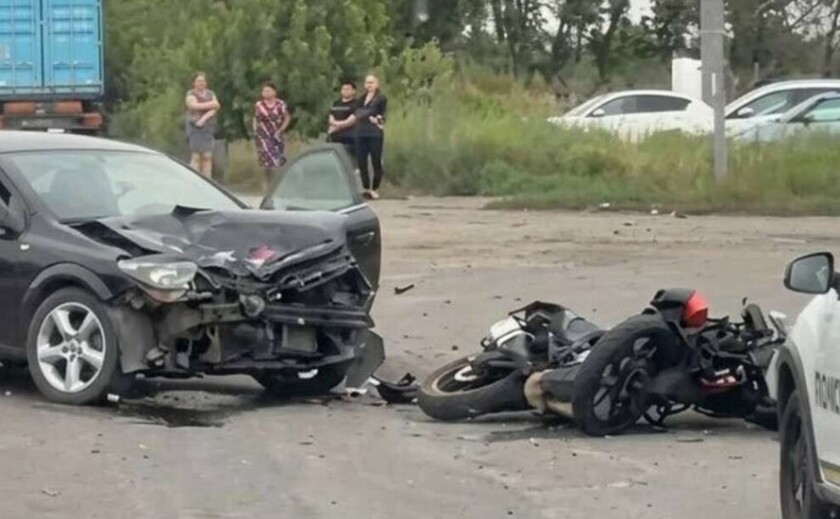 У Підгородньому зіткнулися Opel та мотоцикл: постраждав мотоцикліст